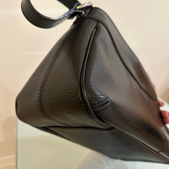 Louis Vuitton Epi Shoulder Bag (Vintage) - Picture 5 of 8